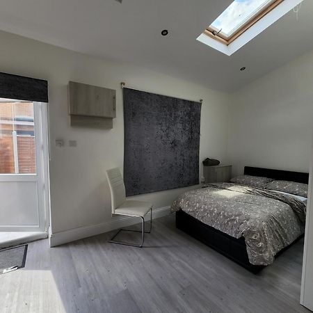 Ilford Town Centre Studio Esterno foto